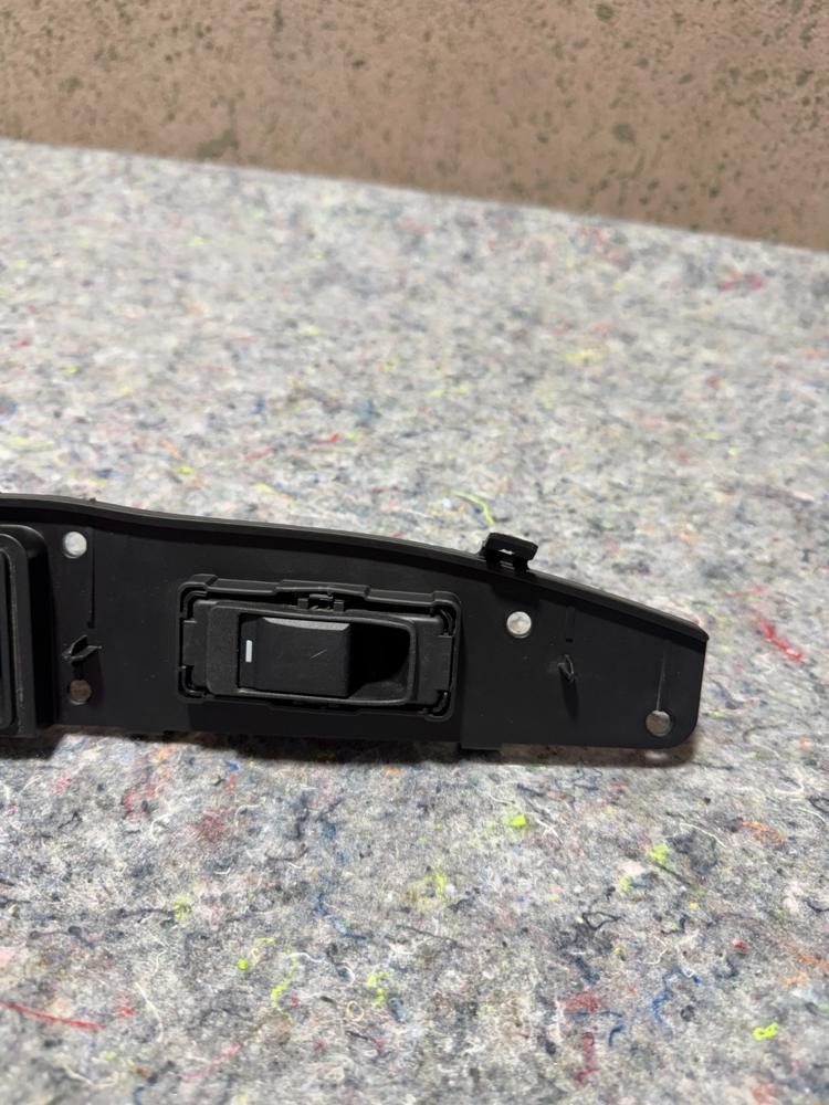 2009 Jeep Patriot Left Driver Rear Door Window Switch W/trim Plate L0164846 – photo 3