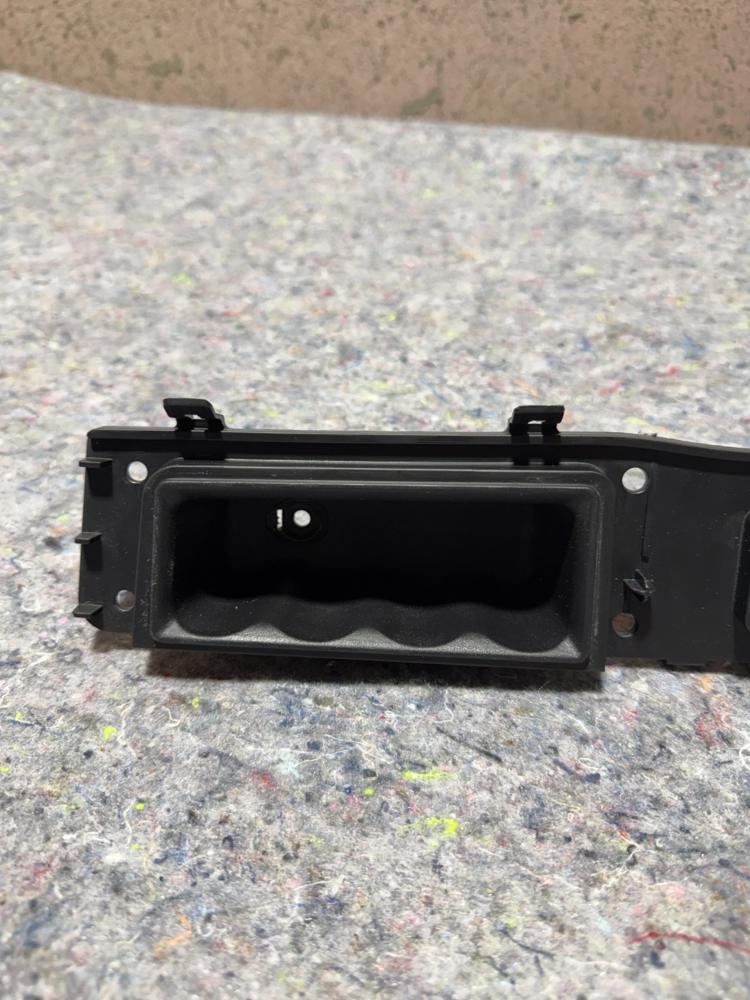 2009 Jeep Patriot Left Driver Rear Door Window Switch W/trim Plate L0164846 – photo 4