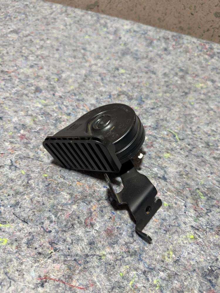 Dodge Grand Caravan Left Side High Tone Horn A046495 OEM – photo 1