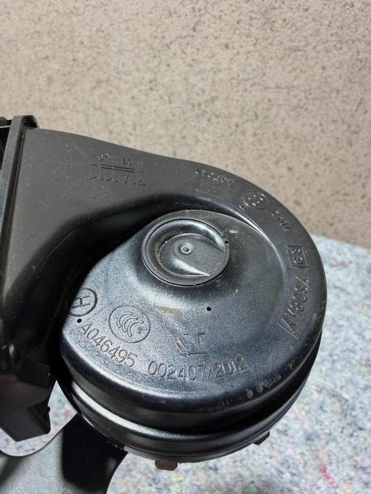 Dodge Grand Caravan Left Side High Tone Horn A046495 OEM – photo 2