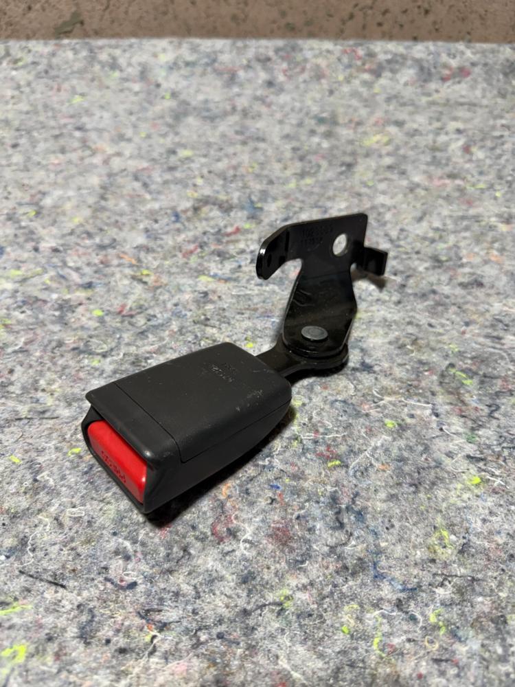 2018-2020 Infiniti Q50 Rear Right Passenger Side Seat Belt Buckle OEM – photo 1