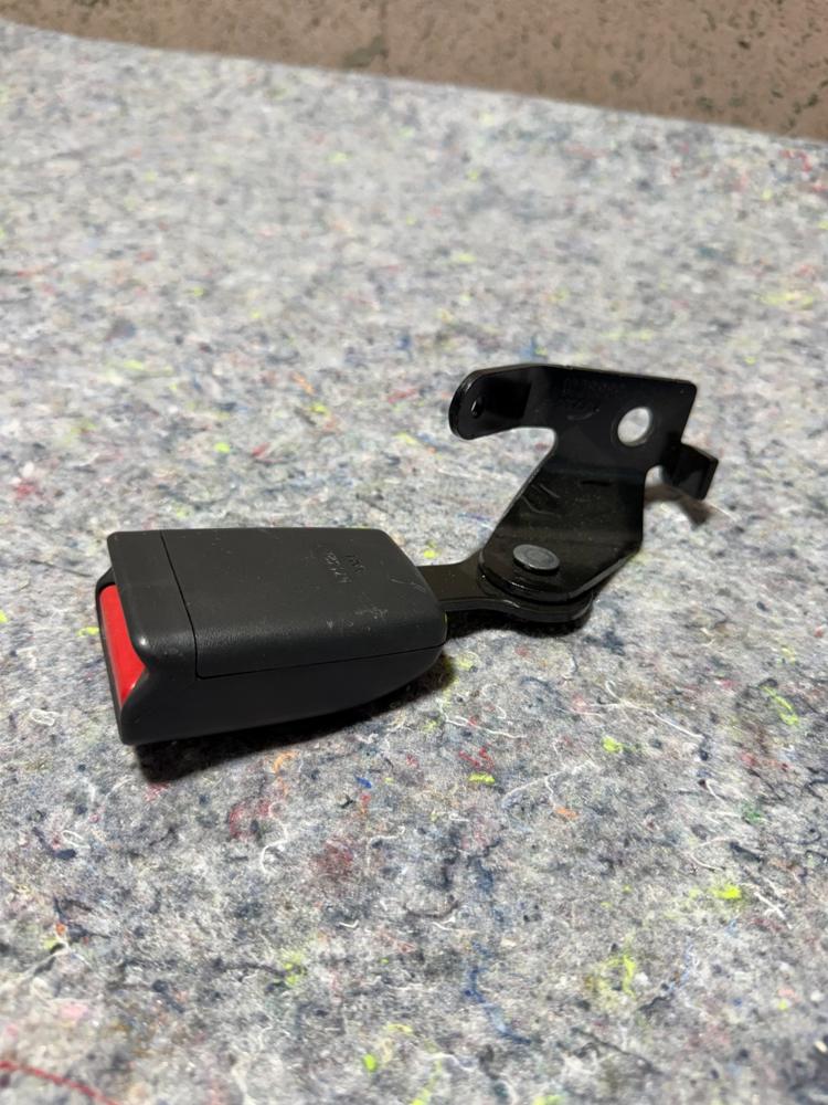 2018-2020 Infiniti Q50 Rear Right Passenger Side Seat Belt Buckle OEM – photo 3