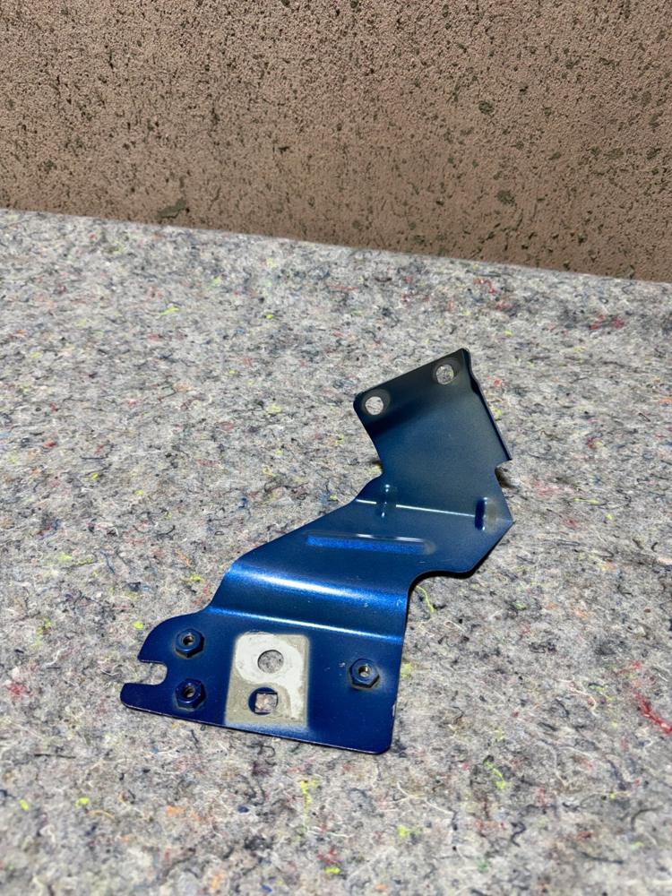 2014-24 Maserati Ghibli Front Right Side Fender Lower Mount Support Bracket OEM – photo 3
