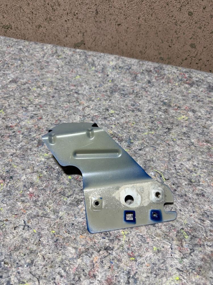 2014-24 Maserati Ghibli Front Right Side Fender Lower Mount Support Bracket OEM – photo 4