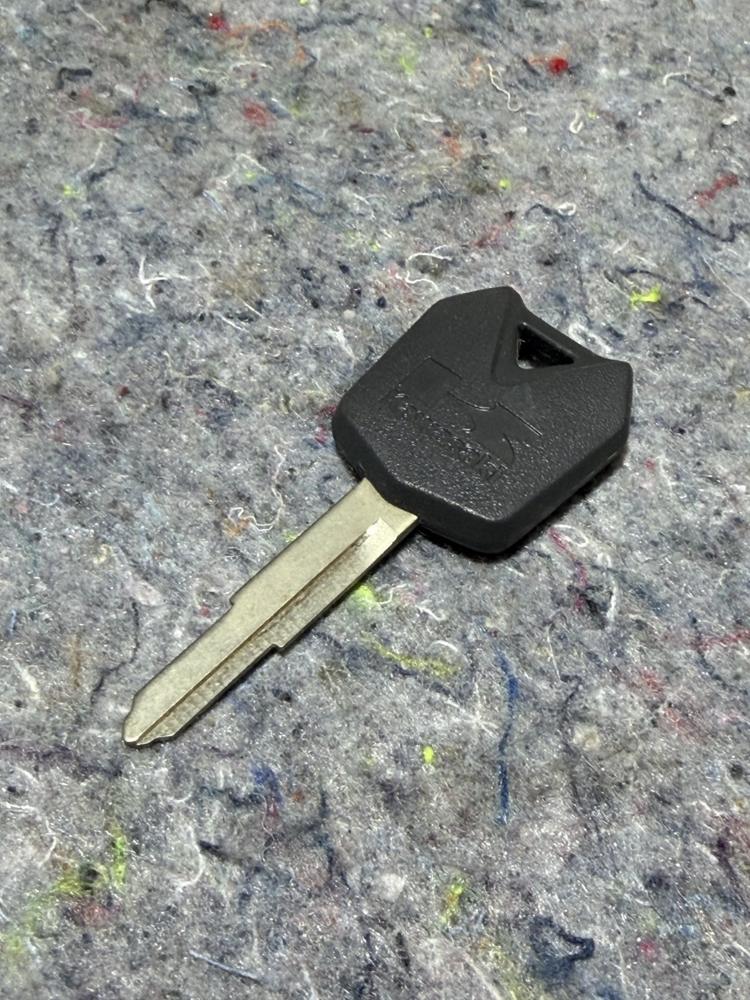 New 96-15 Kawasaki ZX6R 7R 9R 12R 14R & More. Blank Key Uncut. Black – photo 1