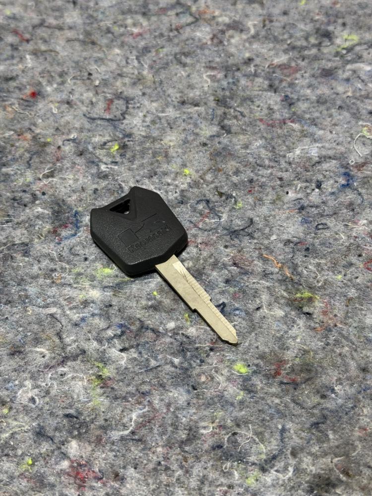New 96-15 Kawasaki ZX6R 7R 9R 12R 14R & More. Blank Key Uncut. Black – photo 2