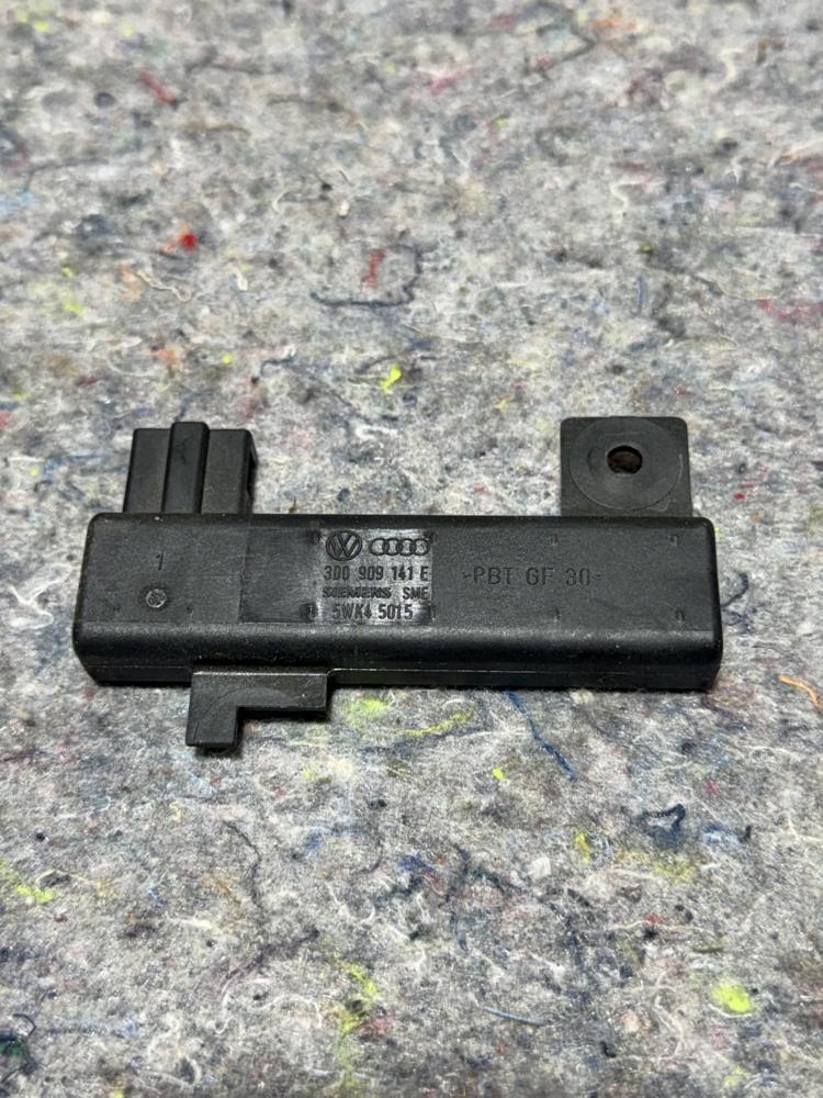 06-12 Bentley Continental Flying Spur Keyless Entry Module 3D0909141E OEM – photo 2