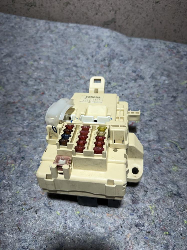 Toyota 4RUNNER Interior Cabin Fuse Box Dash Relay Junction Block 1F2601769060 – photo 1