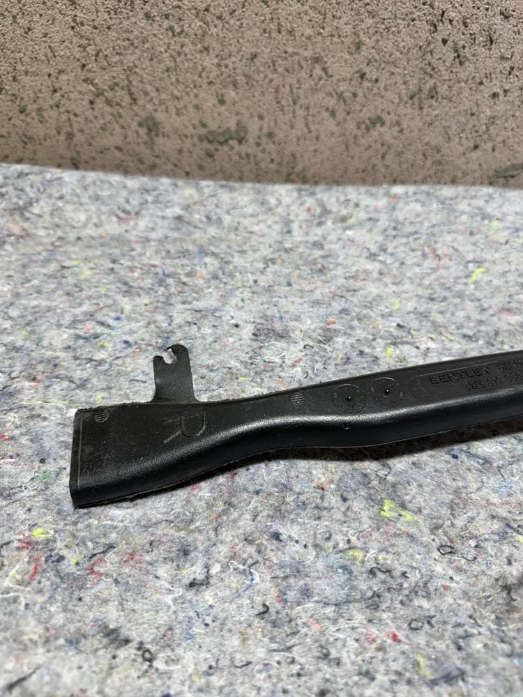Bentley Air Guide Channel 3W5819830B OEM – photo 3