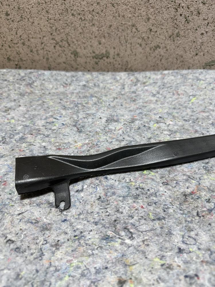 Bentley Air Guide Channel 3W5819830B OEM – photo 4