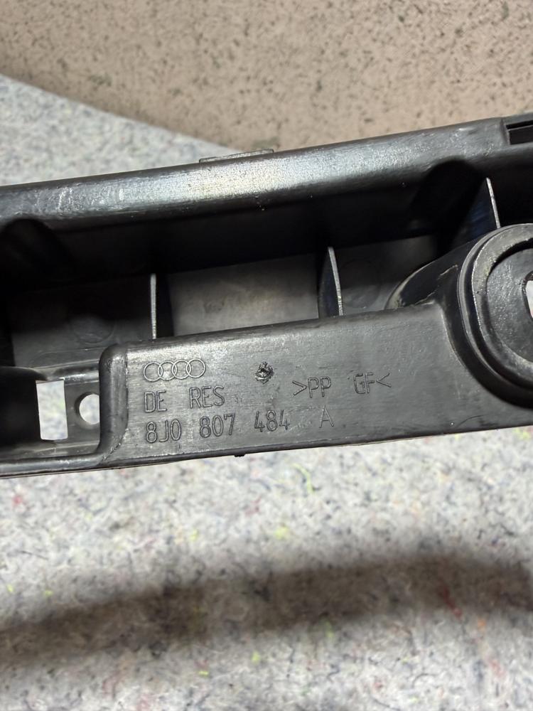 2012-2014 Audi TT RS Quattro Rear Right Bumper Bracket 8J0807484A OEM – photo 2