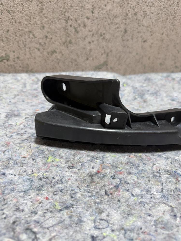 2012-2014 Audi TT RS Quattro Rear Right Bumper Bracket 8J0807484A OEM – photo 3
