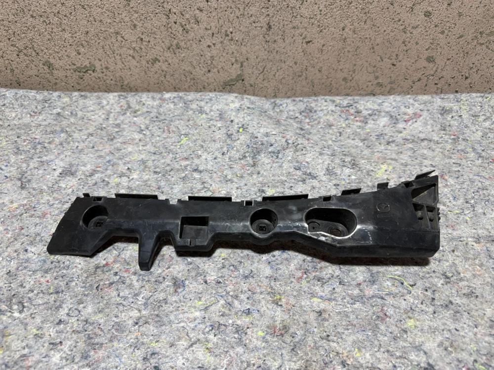 Mazda / Toyota Yaris Rear Bumper Retainer DB7P-50-2H11 OEM – photo 1