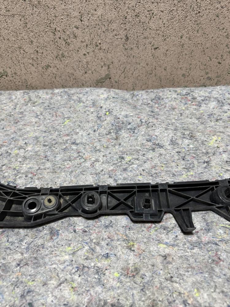 Mazda / Toyota Yaris Rear Bumper Retainer DB7P-50-2H11 OEM – photo 2