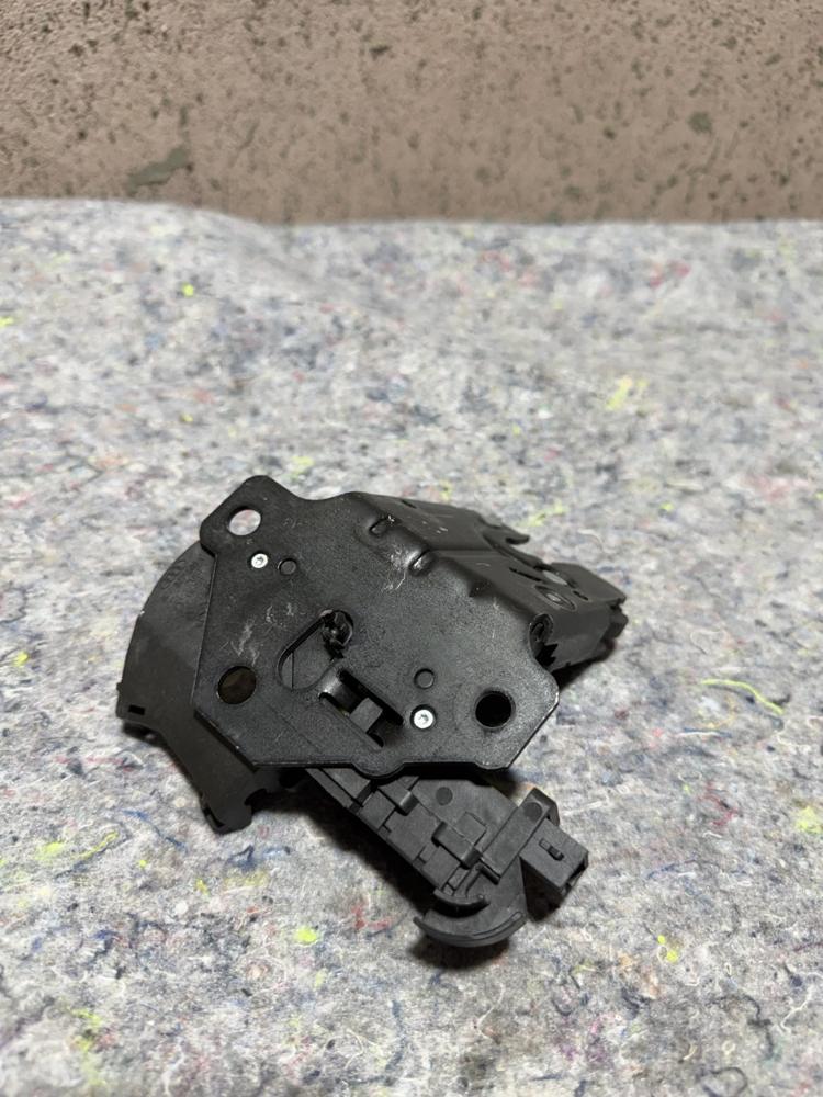 07-15 Audi Q7 TT Rear Trunk Lid Lock Latch Actuator 8P4827505C OEM – photo 1