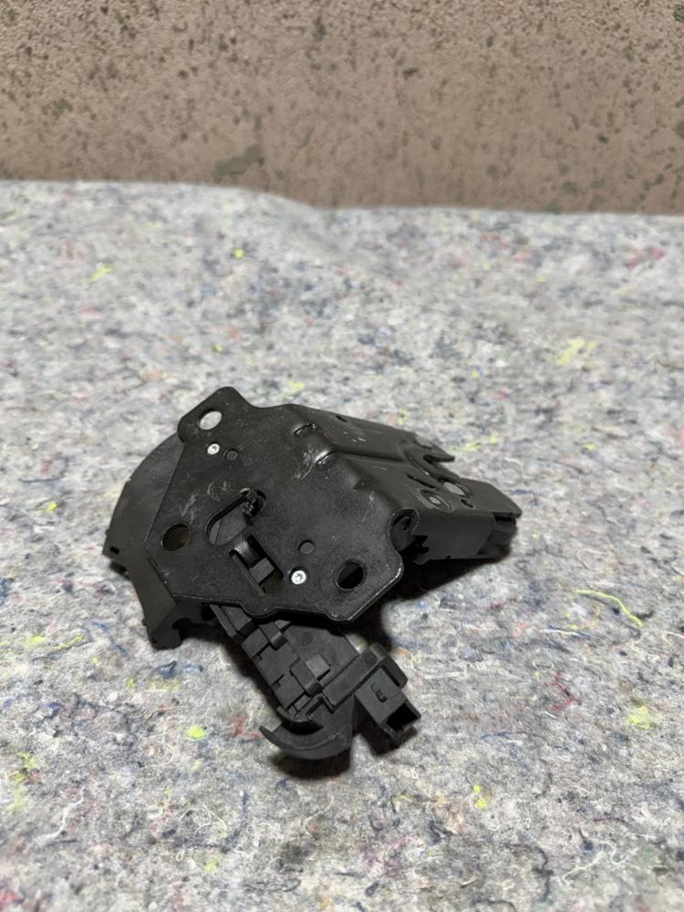 07-15 Audi Q7 TT Rear Trunk Lid Lock Latch Actuator 8P4827505C OEM – photo 2