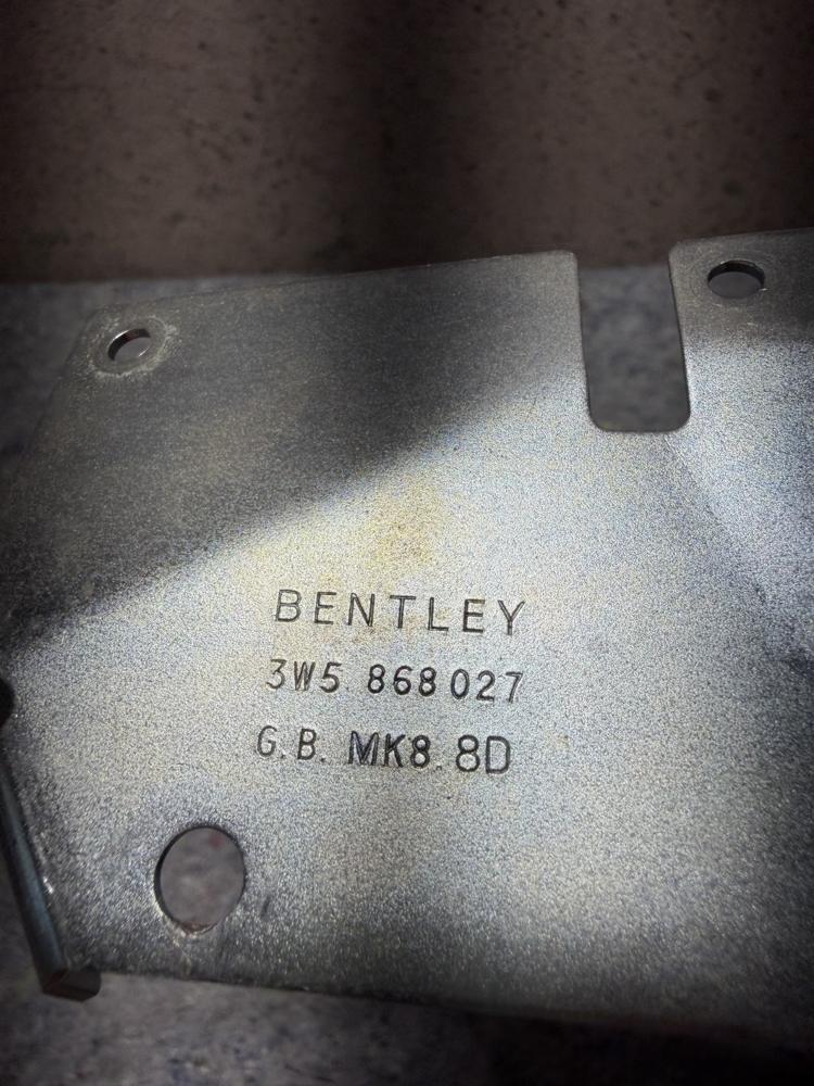 Bentley Int Door Mounting Bracket Left LH 3W5868027 OEM – photo 2