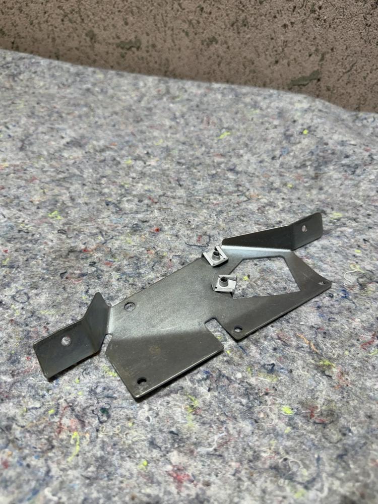 Bentley Int Door Mounting Bracket Left LH 3W5868027 OEM – photo 4