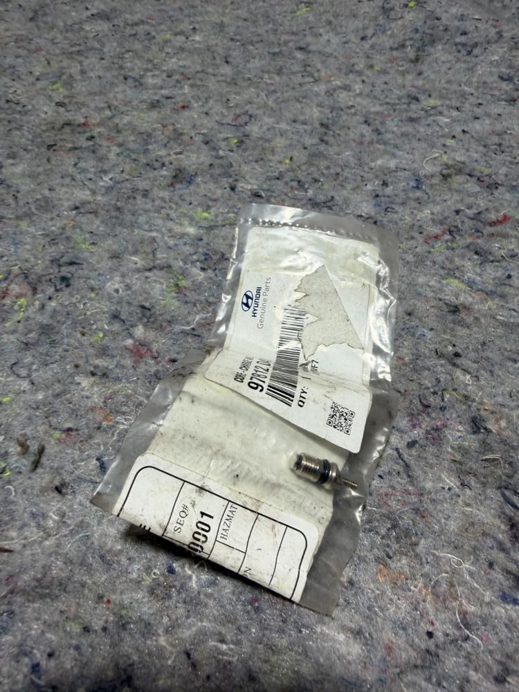 Genuine Hyundai Valve Core 97812-D4500 OEM – photo 4