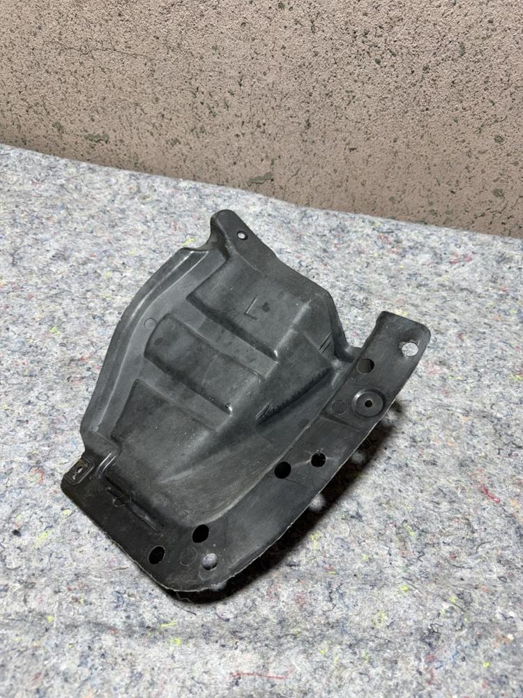 Nissan Pathfinder Quarter Panel Splash Shield 767490W000 OEM – photo 1