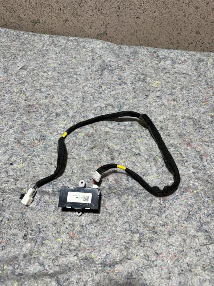 2024 Kia Telluride Right RH Rear USB Charging Port OEM – photo 2