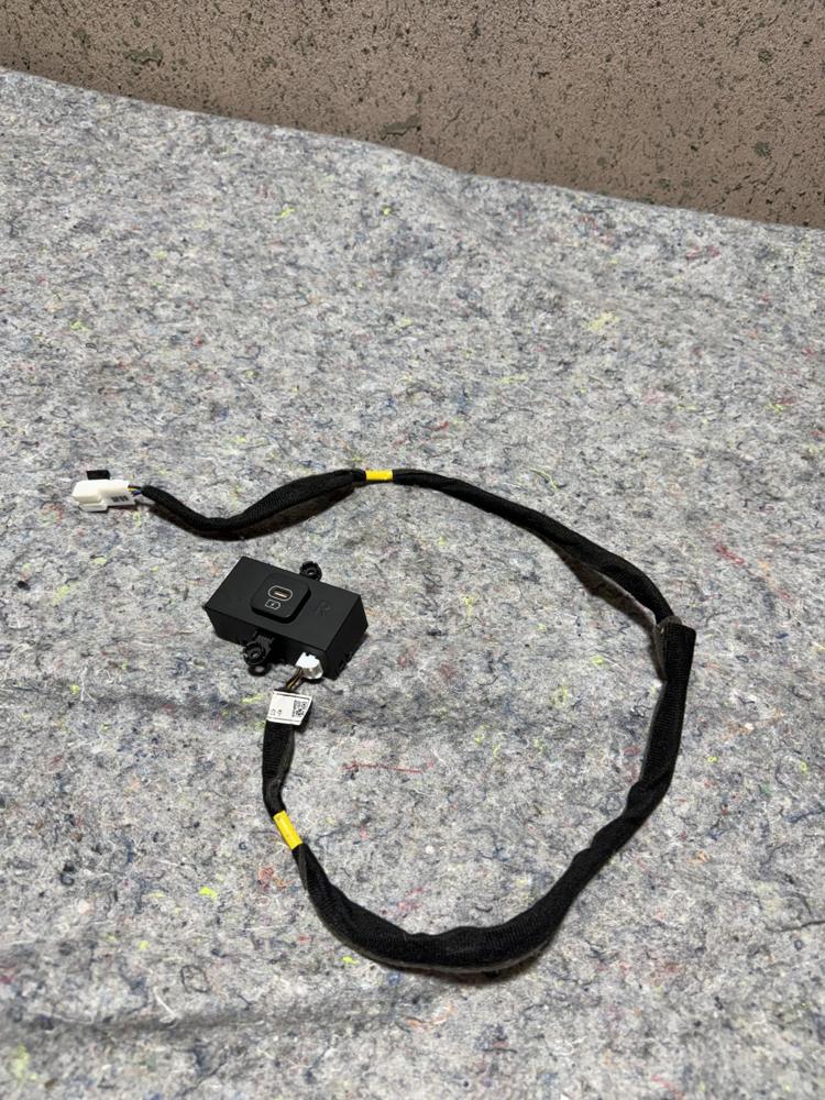 2024 Kia Telluride Right RH Rear USB Charging Port OEM – photo 3