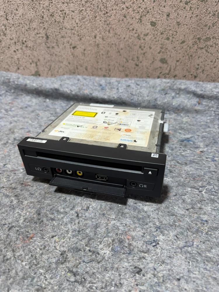 2012-2015 BMW M5 Rear Dvd / CD Player 929067301 OEM – photo 1