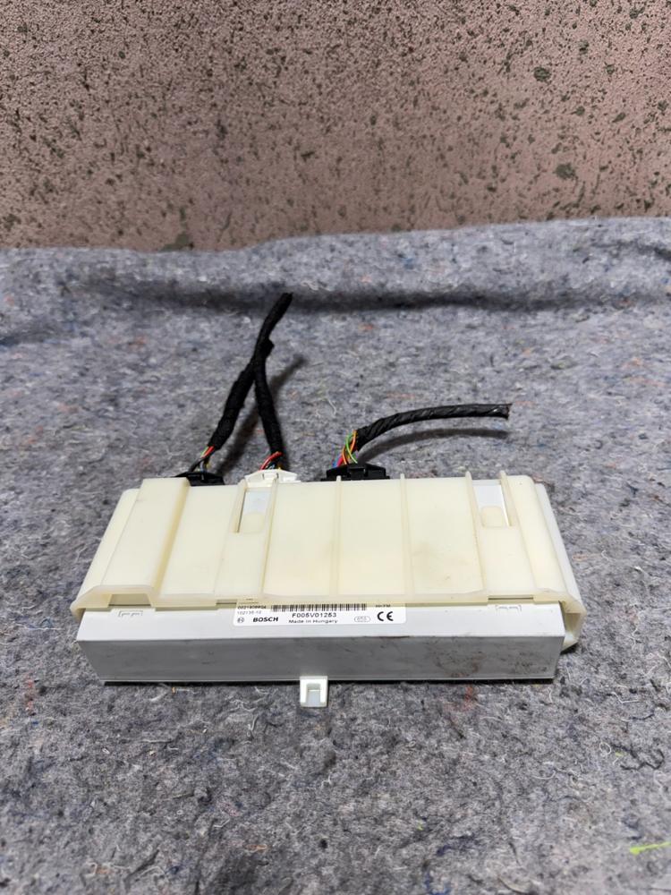 2012 BMW 5GT Trunk Power Liftgate Module F005V01253 OEM – photo 3
