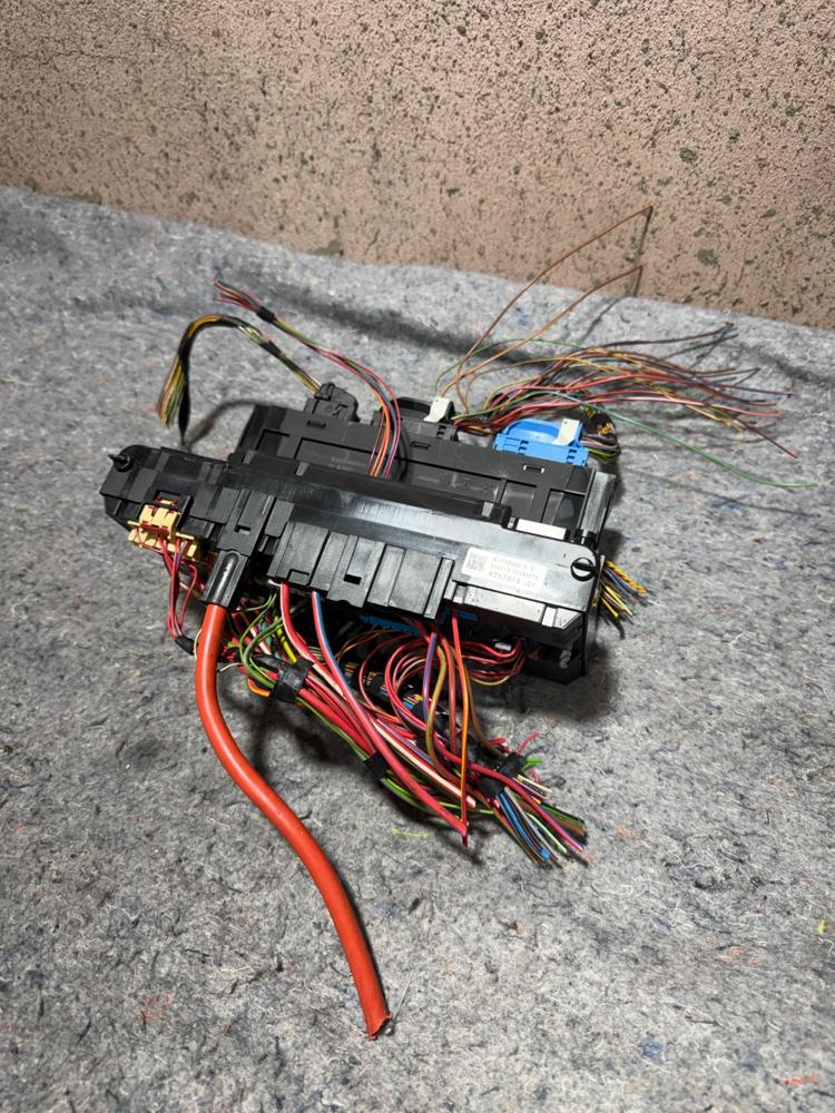 2014 BMW M5 Power Distribution Fuse Box 925281501 OEM – photo 1