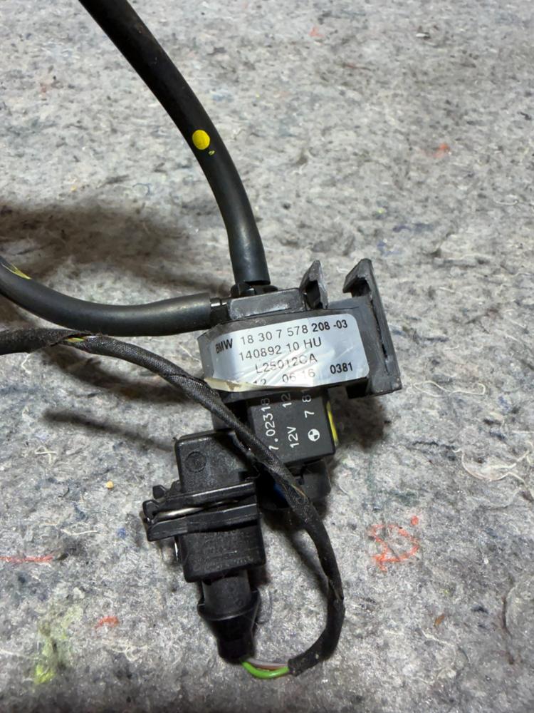 2011-2016 BMW F10 Series Electric Vacuum Switch Valve Solenoid 7810831 OEM – photo 2