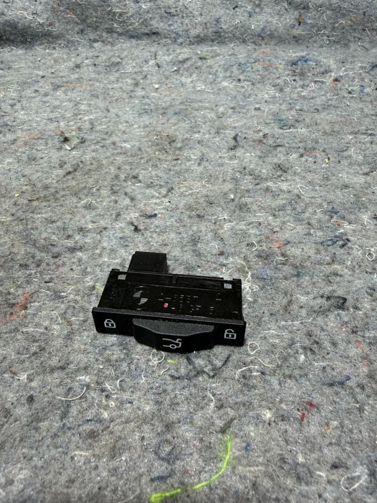 2011-2016 BMW 535i Center Control Lock Button 9263780-01 OEM 9253780 – photo 1