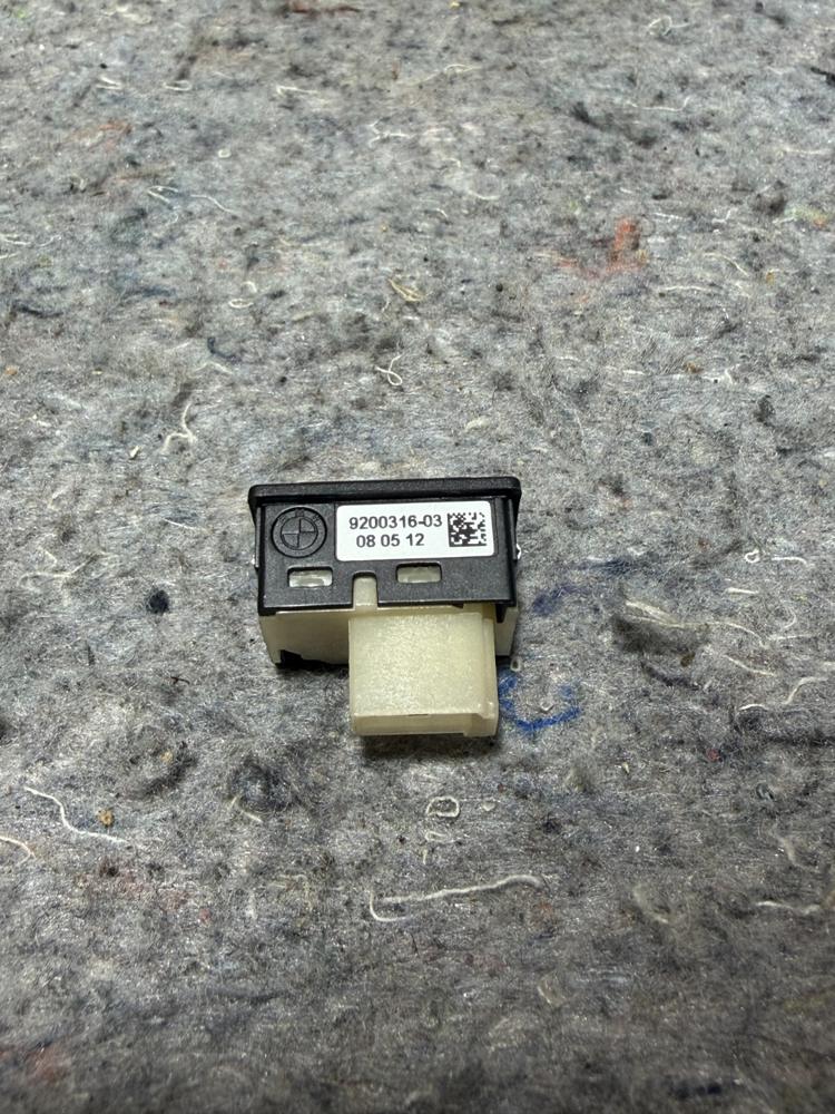 12-18 BMW 3 Series Trunk Lid Open Release Control Switch 920016-03 OEM 9200316 – photo 2