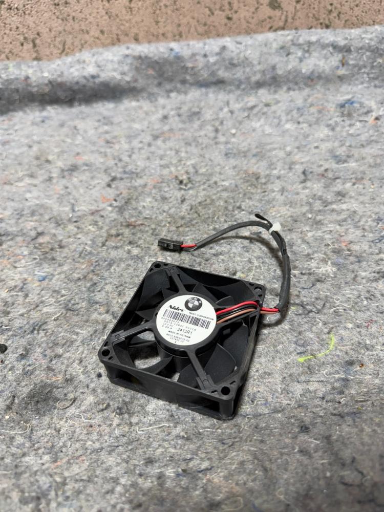 BMW Harman Kardon Amplifier Cooling Fan 6515698307502 OEM 2413R1 – photo 2