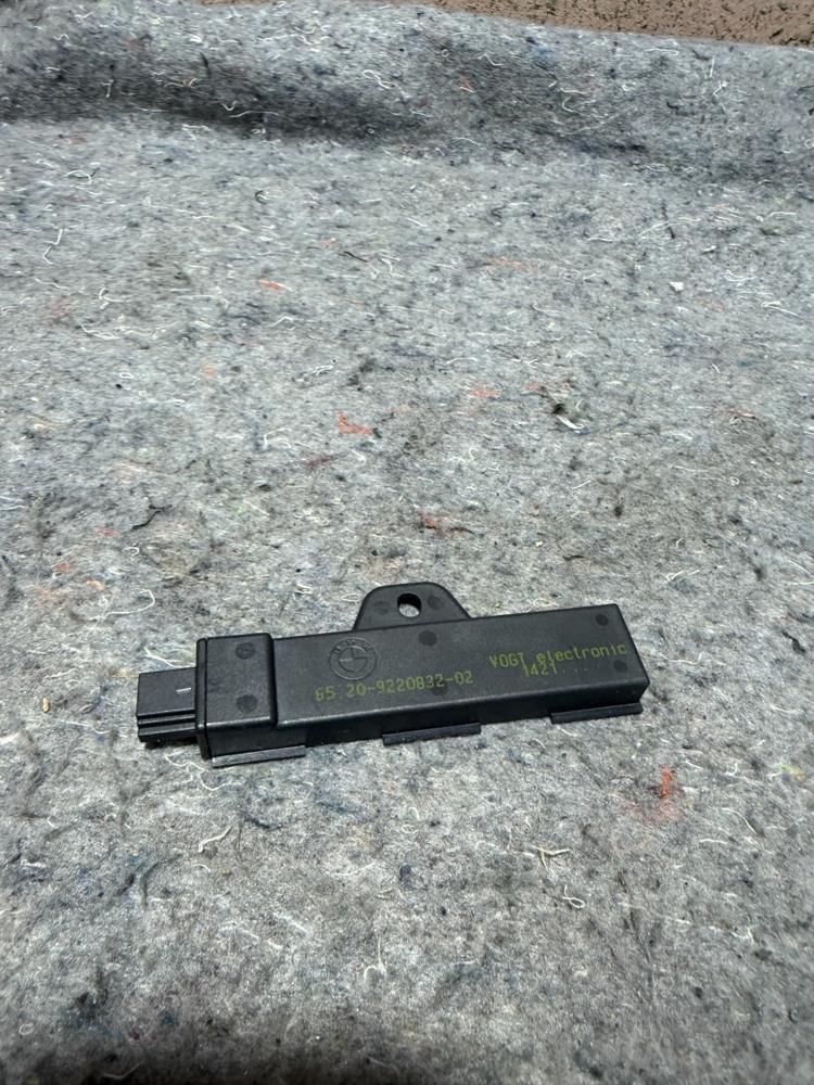 BMW 5 Antenna Module Unit 6520922083202 OEM – photo 1