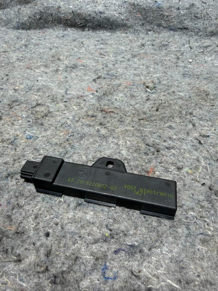 BMW 5 Antenna Module Unit 6520922083202 OEM – photo 1