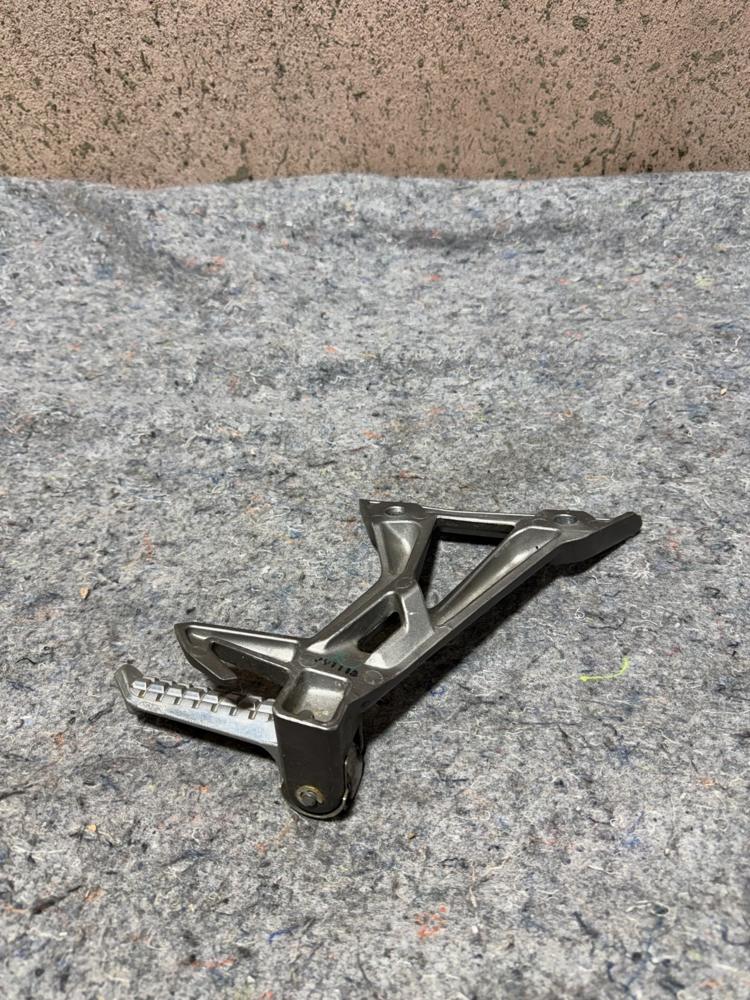 2014 Kawasaki Ninja 300 EX300A Rear Left Footpeg 35063-0841 OEM – photo 2