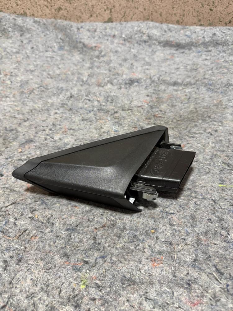 14-19 Maserati Ghibli Front Left Side Door Corner Cover Trim 105804244CL OEM – photo 2