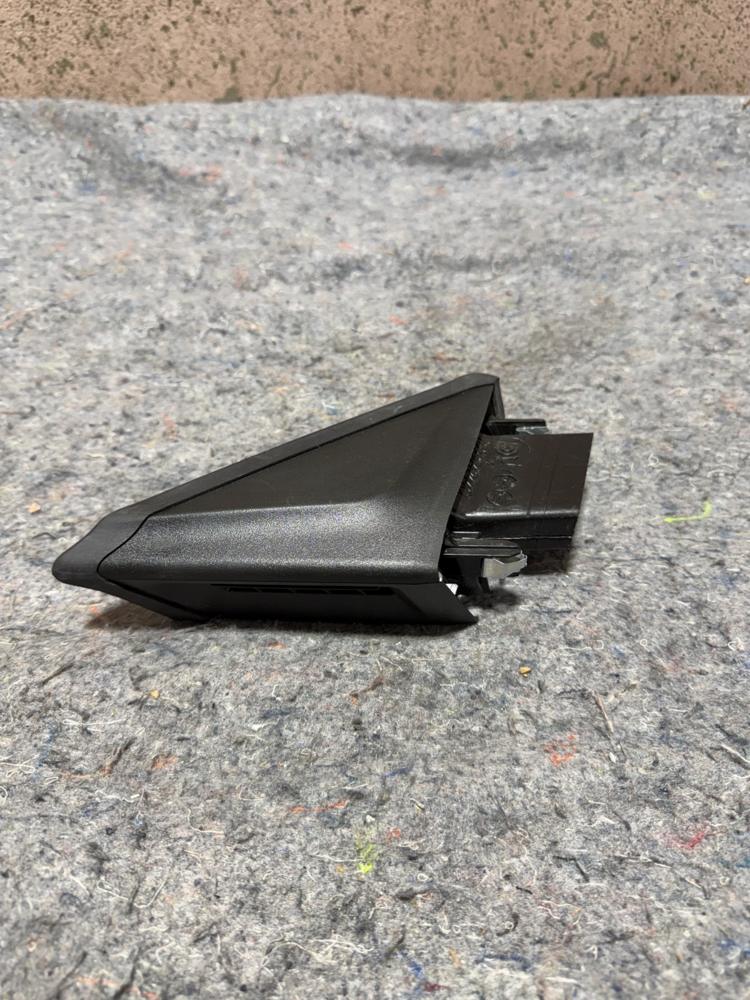 14-19 Maserati Ghibli Front Left Side Door Corner Cover Trim 105804244CL OEM – photo 3