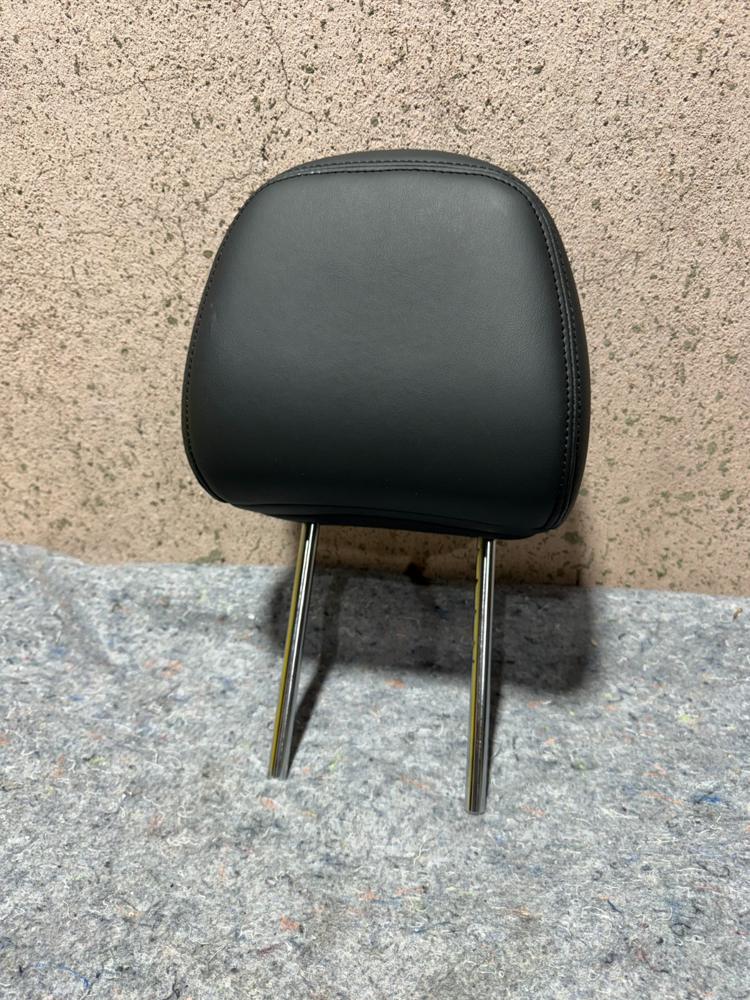 2017 Infiniti Q50 Front Left or Right Headrest OEM – photo 1