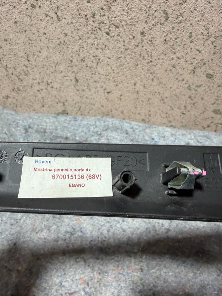 Maserati Ghibli Quattroporte Front Right Door Molding Panel 670015136 OEM – photo 3
