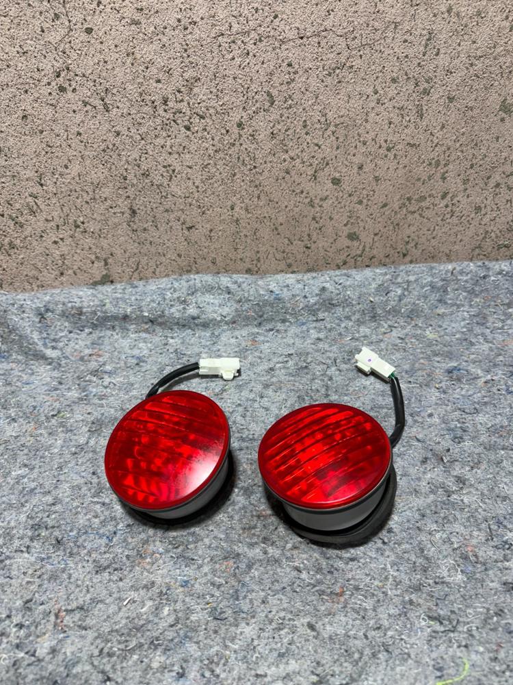 2005 Lexus IS300 Trunk Lid Brake Light Left & Right Side Set OEM – photo 1