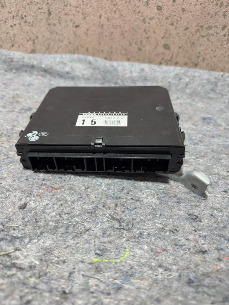 02-05 Lexus IS300 Abs/trc Traction Control Module 89540-53150 OEM – photo 4