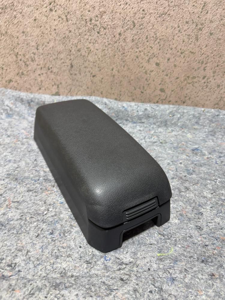 09-17 Jeep Patriot Compass Caliber Center Console Arm Rest Lid OEM – photo 1