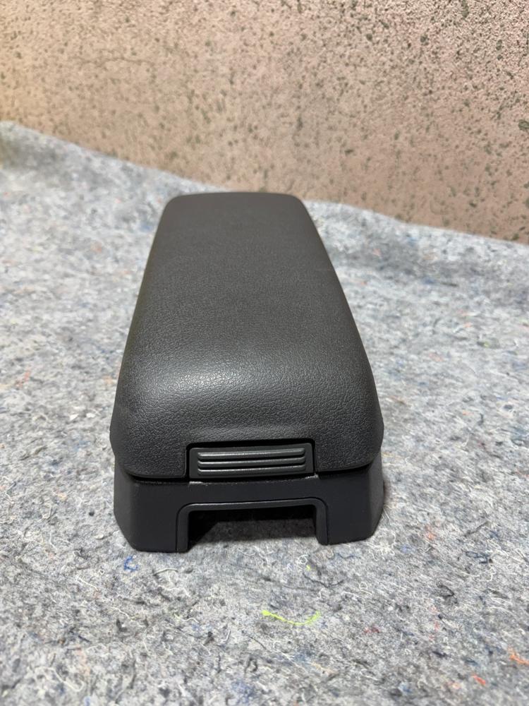 09-17 Jeep Patriot Compass Caliber Center Console Arm Rest Lid OEM – photo 2