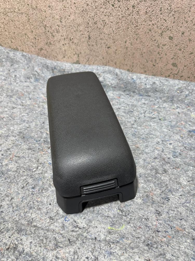 09-17 Jeep Patriot Compass Caliber Center Console Arm Rest Lid OEM – photo 3