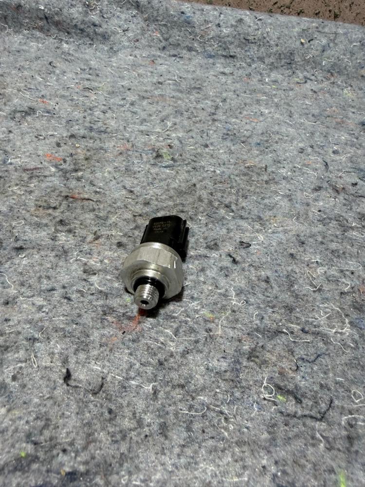 Infiniti AC High Pressure Sensor 92CP8-11 OEM – photo 4