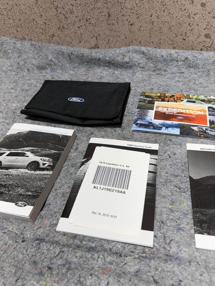Ford Expidition Owner Manual KL1J19G219AA OEM – photo 4