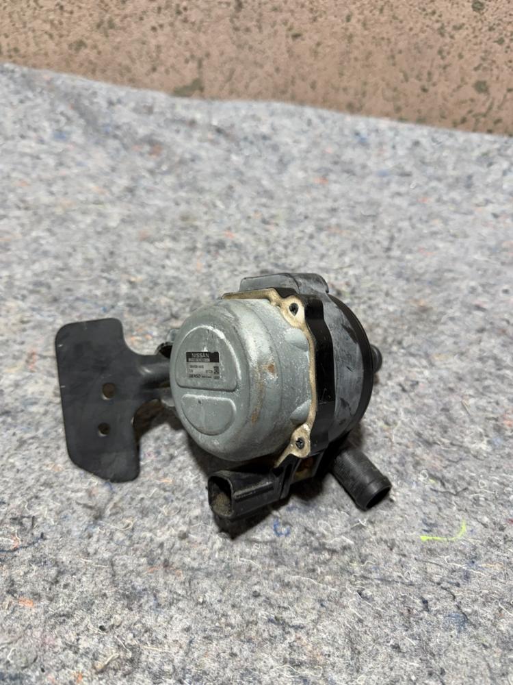 Infiniti Q50 Coolant Pump 215805CA6A OEM – photo 2