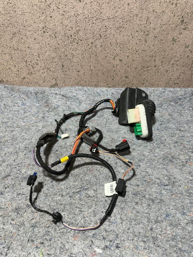 Genuine Mopar Front Door Wiring Right Front Door 68283533AB OEM – photo 1