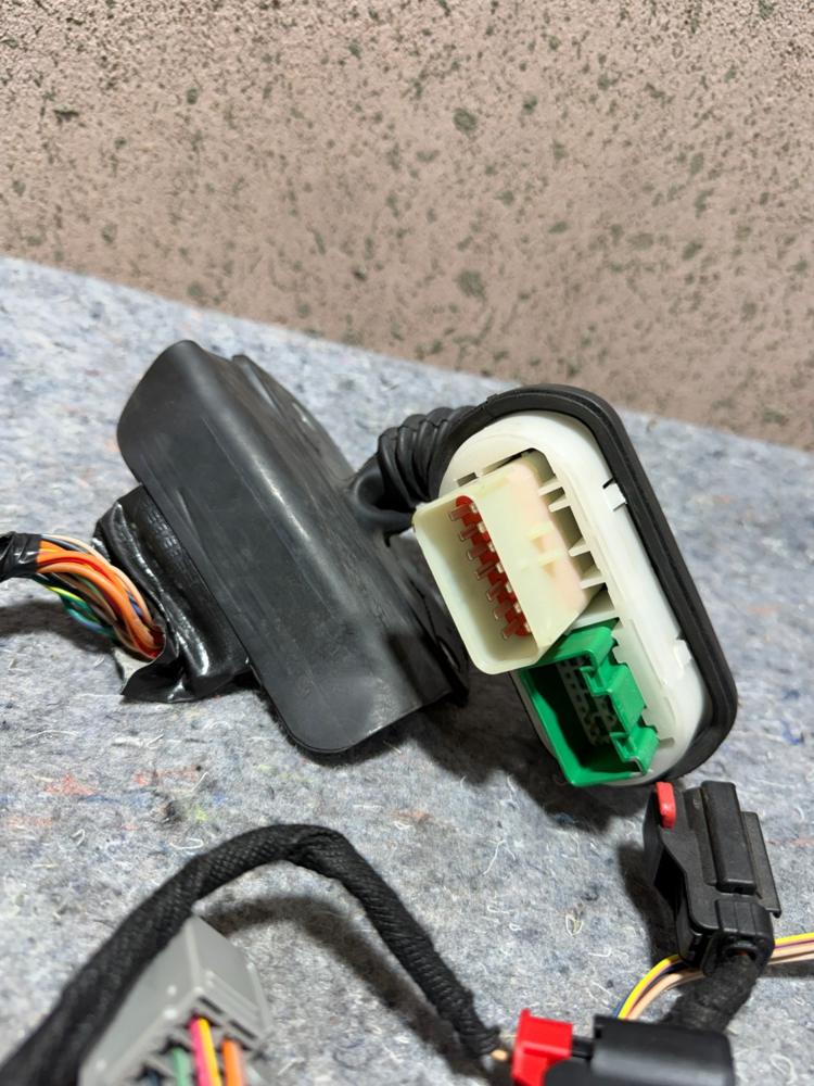 Genuine Mopar Front Door Wiring Right Front Door 68283533AB OEM – photo 3